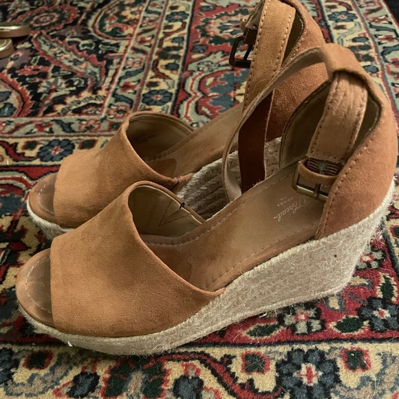 Universal Thread Platform Espadrille Sandals - Picture 2 of 7